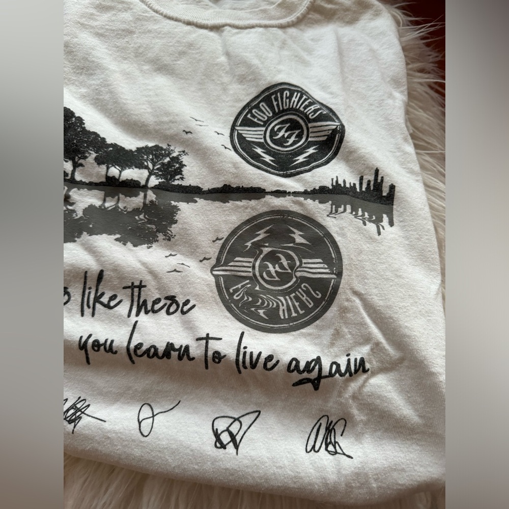 🎸 Foo Fighters Tshirt - Picture 3 of 5